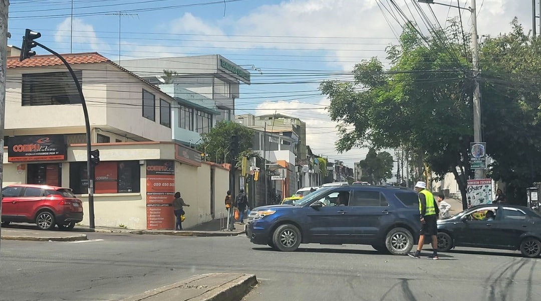 Los apagones caotizan más el tránsito en Quito