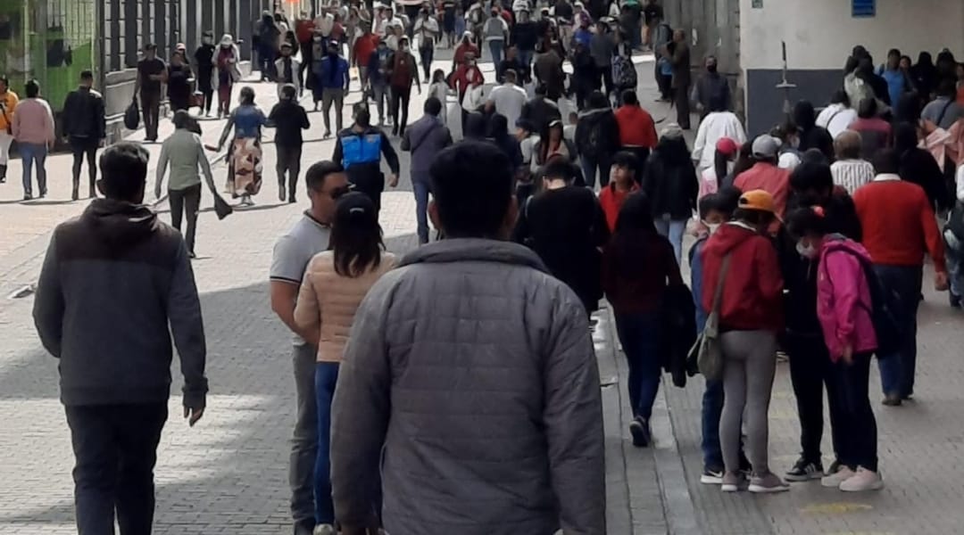 El empleo adecuado se estanca en Ecuador, pese a leve baja del desempleo